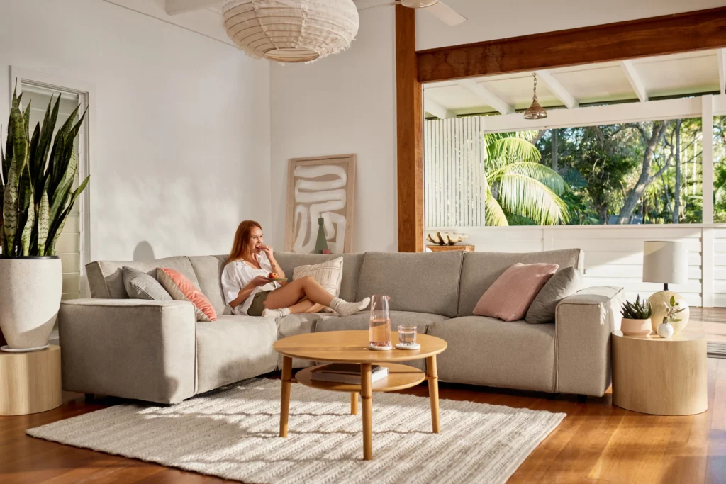 Elegant Comfort: Why Chaise Sofas Australia Are Perfect for Relaxation

